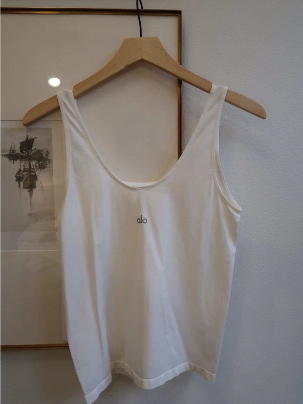 ALO Yoga Sheer Glow Tank - Picture 3 of 3